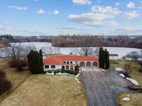 38 W689 Highland Ave, Elgin, IL 60124