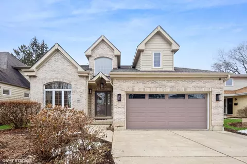 386 N Larch Ave, Elmhurst, IL 60126