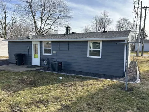 304 E Oak St, Downs, IL 61736 photo 3