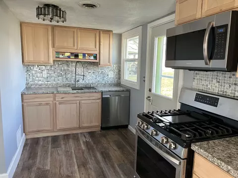 304 E Oak St, Downs, IL 61736 photo 5