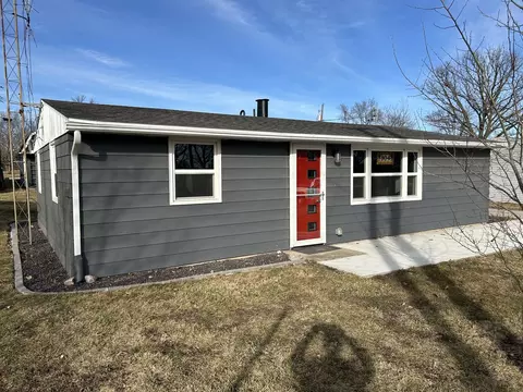 304 E Oak St, Downs, IL 61736 photo 2