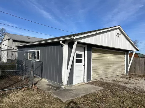 304 E Oak St, Downs, IL 61736 photo 30