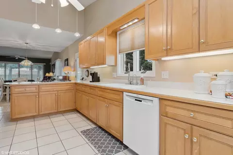 16004 Waterfront Cir, Plainfield, IL 60544 photo 4