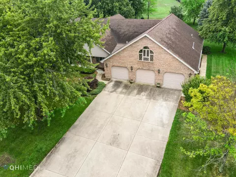 2263 Fox Run Dr, Kankakee, IL 60901 photo 2