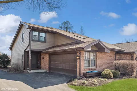 943 Brown Deer Dr, Westmont, IL 60559