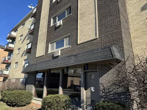 1247 S Harlem Ave #104, Berwyn, IL 60402