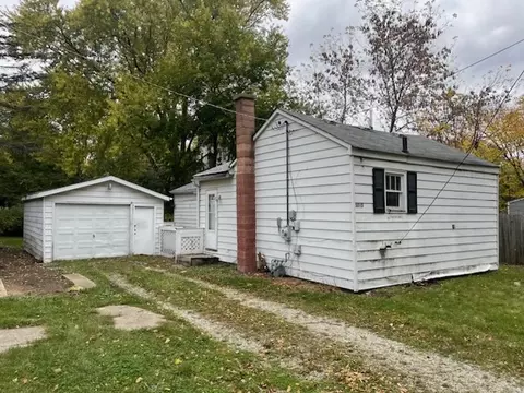 3015 Ezekiel Ave, Zion, IL 60099