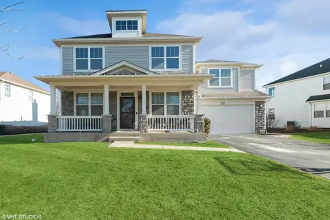 221 Foxford Dr, Cary, IL 60013