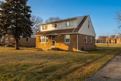 7748 Suburban Ln, Bridgeview, IL 60455