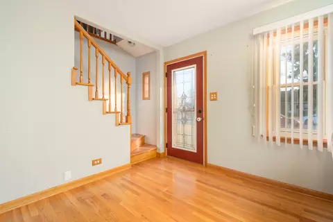 7748 Suburban Ln, Bridgeview, IL 60455 photo 9