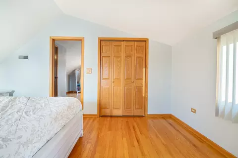 7748 Suburban Ln, Bridgeview, IL 60455 photo 15