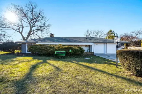 920 Palace St, Aurora, IL 60506