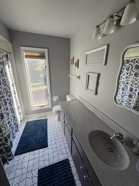 Bath - 8342 Old Ridge Rd, Plainfield, IL 60544 photo 6 of 8