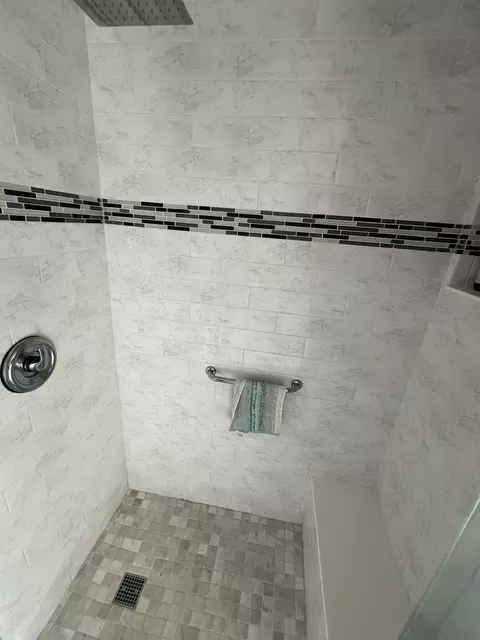 Bath - 8342 Old Ridge Rd, Plainfield, IL 60544 photo 5 of 8