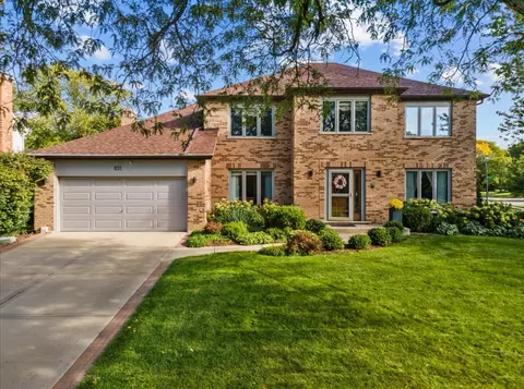831 Bellingrath Ct, Naperville, IL 60563