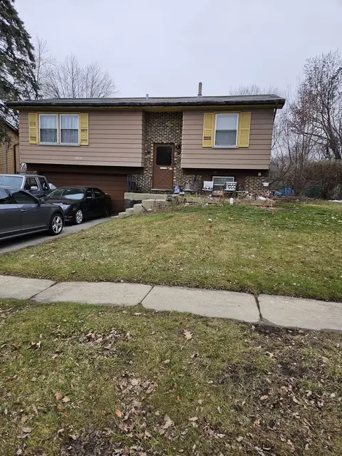 8076 Kingsbury Dr, Hanover Park, IL 60133