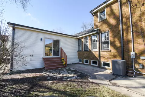 Exterior - 427 Uvedale Rd, Riverside, IL 60546 photo 5 of 7