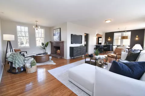 Living - 427 Uvedale Rd, Riverside, IL 60546 photo 3 of 4