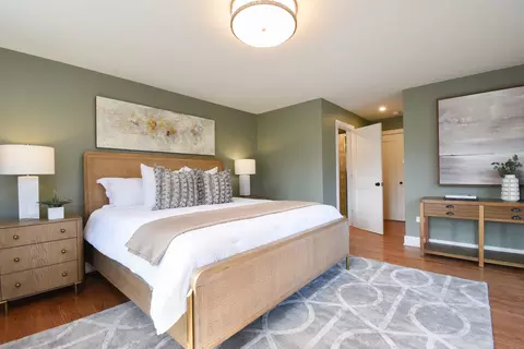 Bedroom - 427 Uvedale Rd, Riverside, IL 60546 photo 2 of 3