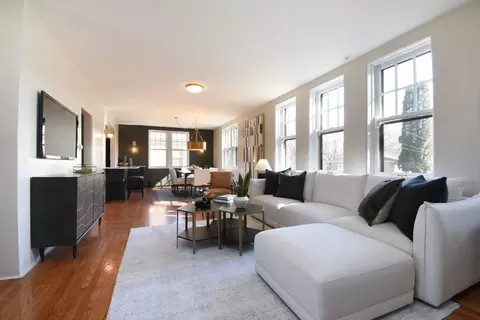Living - 427 Uvedale Rd, Riverside, IL 60546 photo 2 of 4