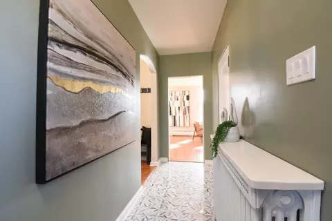 Entry Way - 427 Uvedale Rd, Riverside, IL 60546 photo 1 of 2
