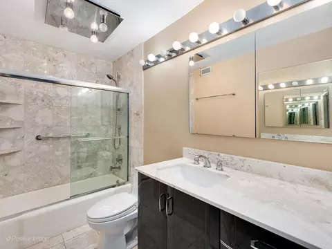 Bath - 400 E Randolph St #3709, Chicago, IL 60601 photo 3 of 3
