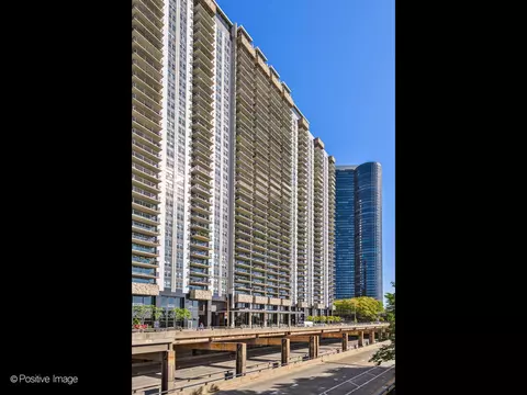 400 E Randolph St #3709, Chicago, IL 60601