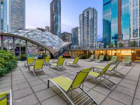 Exterior - 400 E Randolph St #3709, Chicago, IL 60601 photo 2 of 4