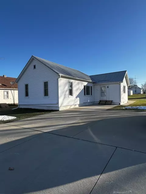 111 N Saint Paul St, Mark, IL 61340