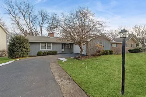 243 S Wulff St, Cary, IL 60013