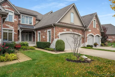 2422 Durand Dr, Downers Grove, IL 60516