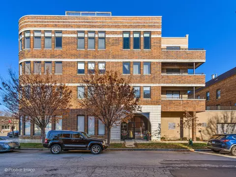 2352 W Shakespeare Ave #4A, Chicago, IL 60647