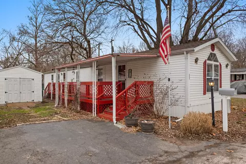 223 Dewey St, Urbana, IL 61802