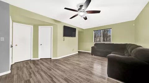 Living - Undisclosed, Midlothian, IL 60445 photo 5 of 6