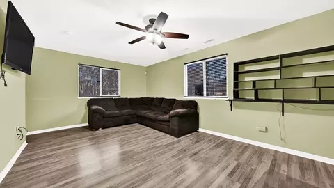 Living - Undisclosed, Midlothian, IL 60445 photo 4 of 6