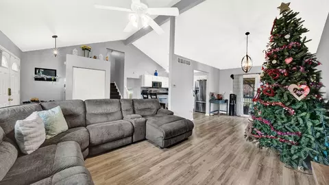 Living - Undisclosed, Midlothian, IL 60445 photo 1 of 6
