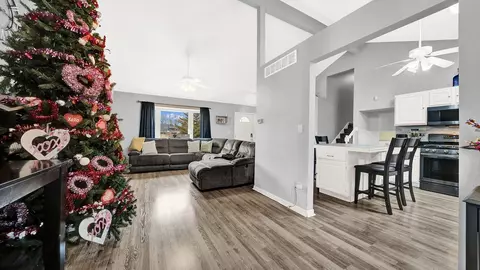 Living - Undisclosed, Midlothian, IL 60445 photo 3 of 6