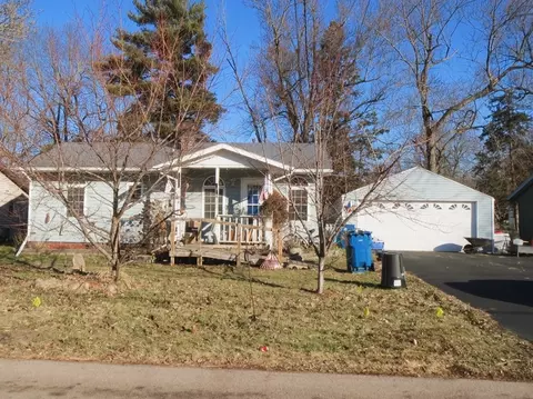 1415 Lanewood Dr, Dixon, IL 61021