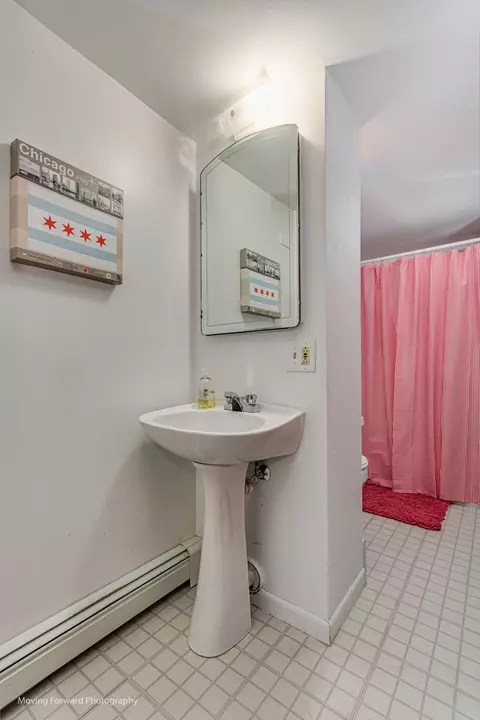 Bath - 3013 Maple Ave, Berwyn, IL 60402 photo 6 of 6