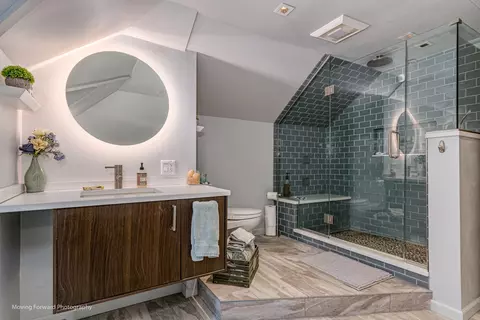 Bath - 3013 Maple Ave, Berwyn, IL 60402 photo 2 of 6