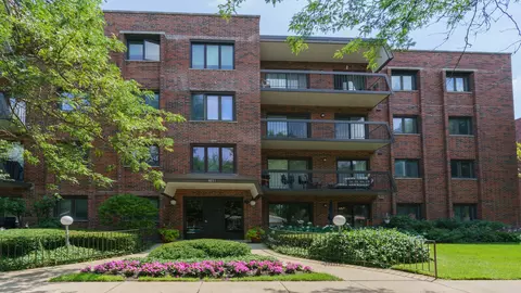 9221 Drake Ave #404, Evanston, IL 60203