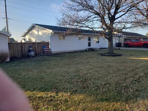 204 Delane Dr, Heyworth, IL 61745