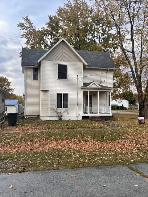 126 S High St, Elliott, IL 60933