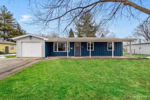 15 S Sycamore Ln, North Aurora, IL 60542