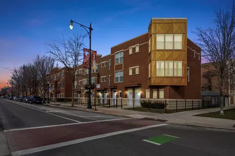 Exterior - 2330 E 71st St #B, Chicago, IL 60649 photo 1 of 5