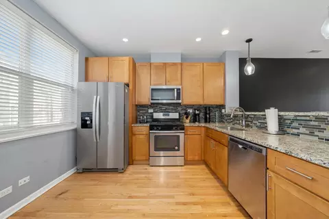 Kitchen - 2330 E 71st St #B, Chicago, IL 60649 photo 2 of 3