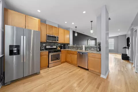 Kitchen - 2330 E 71st St #B, Chicago, IL 60649 photo 3 of 3
