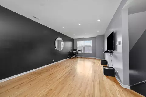 Other - 2330 E 71st St #B, Chicago, IL 60649 photo 2 of 3