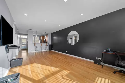 Living - 2330 E 71st St #B, Chicago, IL 60649 photo 1 of 1
