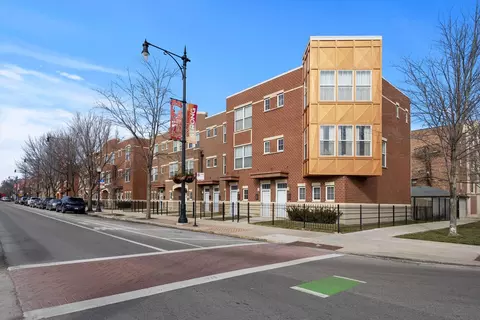 2330 E 71st St #B, Chicago, IL 60649